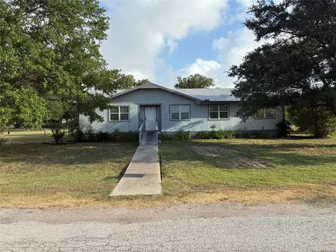 705 E Umlang St, Thorndale, TX 76577