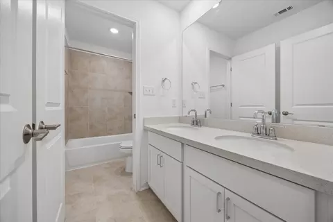 Bath - 6407 Rounded Pebble Ln, Buda, TX 78610 photo 1 of 2