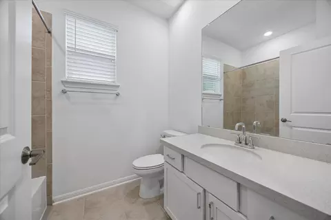 Bath - 6407 Rounded Pebble Ln, Buda, TX 78610 photo 2 of 2