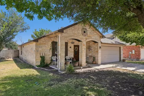 302 Lone Star Blvd, Hutto, TX 78634