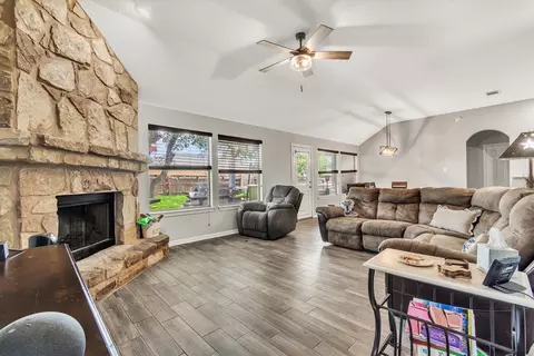 208 Cailin Ct, Burnet, TX 78611