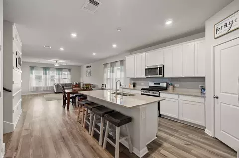 1011 Round Bale Rd, Hutto, TX 78634