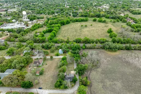 1002 Proctor St, Lockhart, TX 78644 photo 2