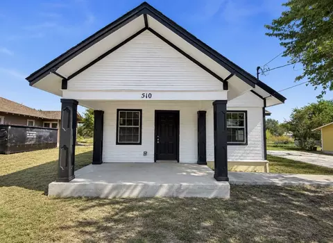 510 E Pine St, Seguin, TX 78155