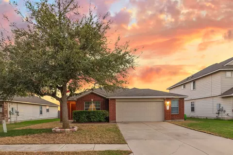 102 Camellia Dr, Hutto, TX 78634