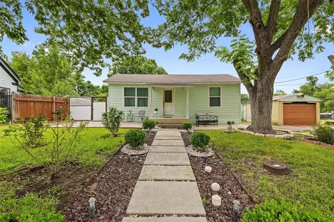 718 Kimbro St, Taylor, TX 76574
