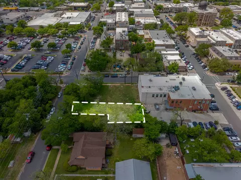 203 E 9th St, Georgetown, TX 78626 photo 3