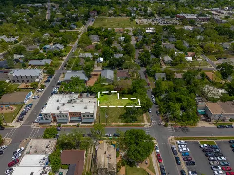 203 E 9th St, Georgetown, TX 78626 photo 2