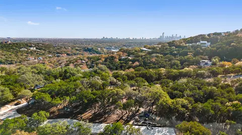 2 Martelli Ln, Austin, TX 78746 photo 4