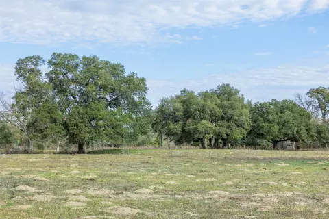 1820 S Old Smithville Rd, Flatonia, TX 78941
