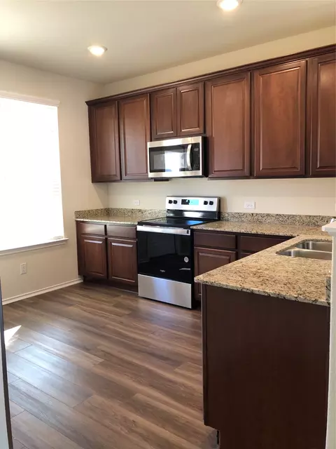 130 Lt Rusty Dr, Jarrell, TX 76537 photo 4