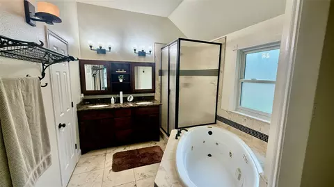 Bath - 1127 Robin Rd, Elgin, TX 78621 photo 1 of 3