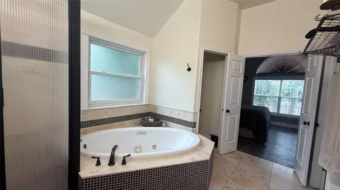 Bath - 1127 Robin Rd, Elgin, TX 78621 photo 2 of 3