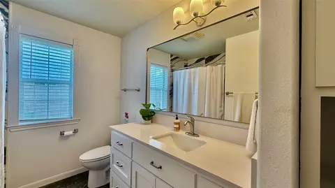 Bath - 1127 Robin Rd, Elgin, TX 78621 photo 3 of 3