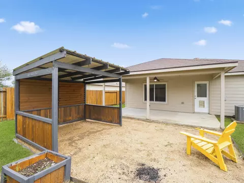 Exterior - 229 J E Brown Ln, Jarrell, TX 76537 photo 5 of 8
