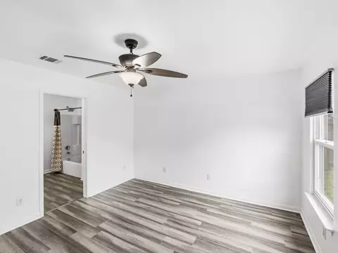 Bedroom - 229 J E Brown Ln, Jarrell, TX 76537 photo 1 of 3