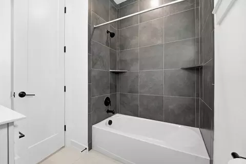 Bath - 112 Fox Run, Georgetown, TX 78628 photo 4 of 5