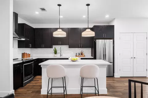 1615 E 7th St #208, Austin, TX 78702