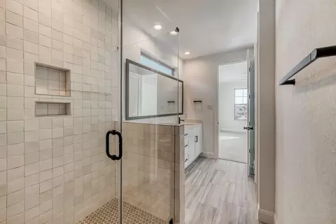 Bath - 454 Burlington Dr, Buda, TX 78610 photo 2 of 3