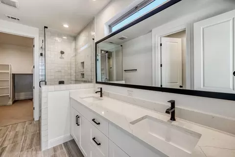 Bath - 454 Burlington Dr, Buda, TX 78610 photo 1 of 3