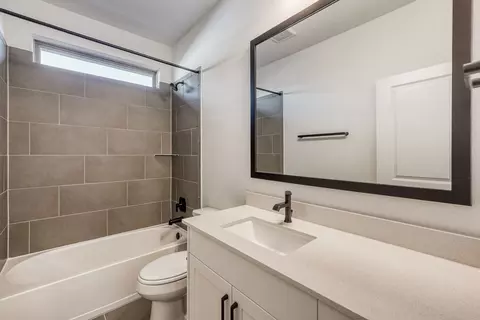 Bath - 454 Burlington Dr, Buda, TX 78610 photo 3 of 3
