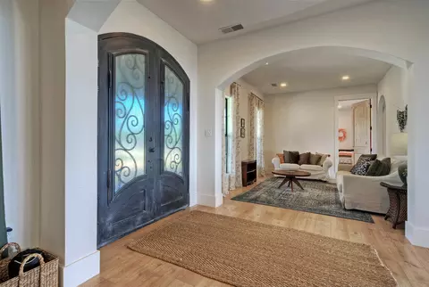 Entry Way - 198 Rolling Oak Dr, Elgin, TX 78621 photo 2 of 4