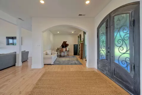 Entry Way - 198 Rolling Oak Dr, Elgin, TX 78621 photo 3 of 4