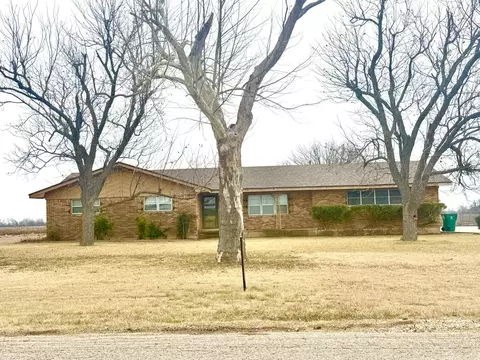1204 E Lake Dr, Taylor, TX 76574