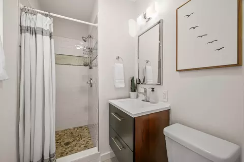 Bath - 2506 E Side Dr, Austin, TX 78704 photo 1 of 2
