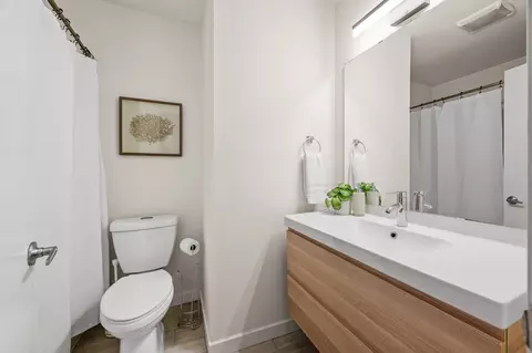 Bath - 2506 E Side Dr, Austin, TX 78704 photo 2 of 2