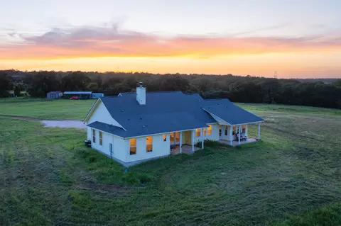 498 N County Line Rd, Elgin, TX 78621