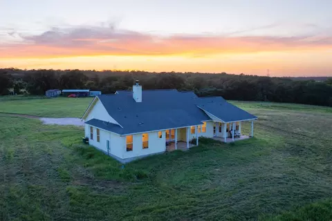 498 N County Line Rd, Elgin, TX 78621