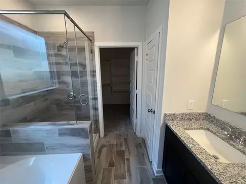 Bath - 255 Gus Loop, Georgetown, TX 78626 photo 2 of 3