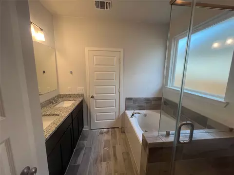 Bath - 255 Gus Loop, Georgetown, TX 78626 photo 3 of 3