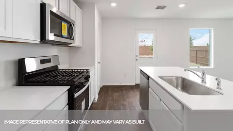 Kitchen - 504 Wild Goose Dr, Luling, TX 78648 photo 2 of 6