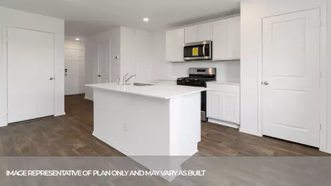 Kitchen - 504 Wild Goose Dr, Luling, TX 78648 photo 5 of 6