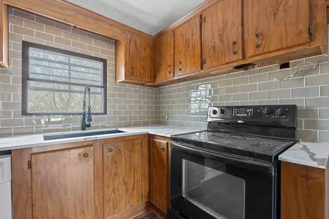 1375 Plant Rd, Luling, TX 78648 photo 3