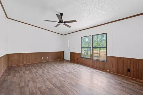1375 Plant Rd, Luling, TX 78648 photo 4