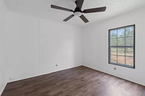 1375 Plant Rd, Luling, TX 78648 photo 9