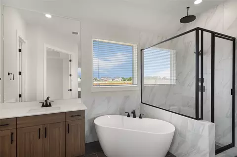Bath - 325 Ridgewell Loop, Georgetown, TX 78633 photo 1 of 2