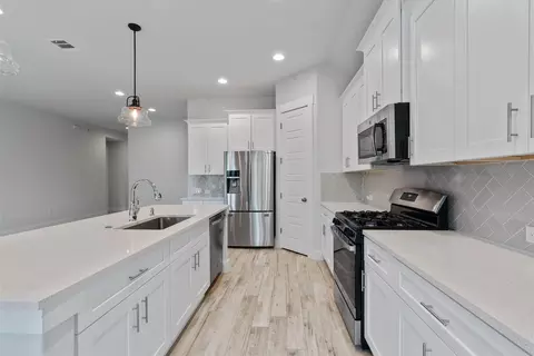 Kitchen - 941 Del Raphael Dr, Leander, TX 78641 photo 3 of 4