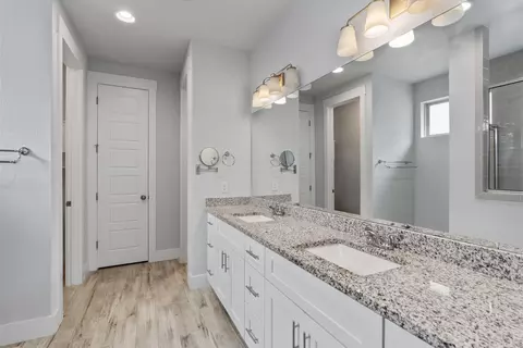 Bath - 941 Del Raphael Dr, Leander, TX 78641 photo 1 of 2