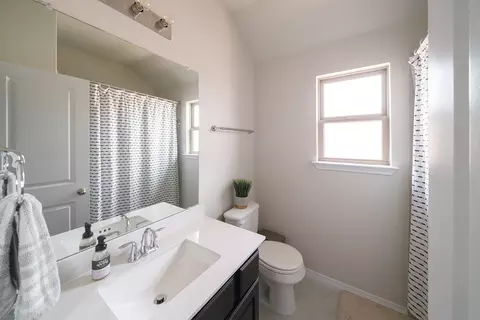 Bath - 290 Left Fork Dr, Kyle, TX 78640 photo 4 of 5