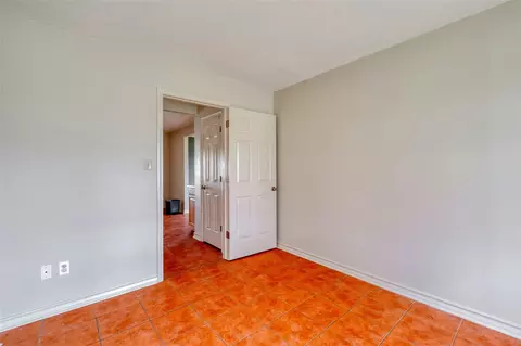 Bedroom - 103 Robin Ln, Luling, TX 78648 photo 4 of 7