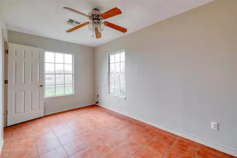 Bedroom - 103 Robin Ln, Luling, TX 78648 photo 5 of 7