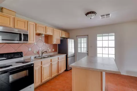 Kitchen - 103 Robin Ln, Luling, TX 78648 photo 2 of 4