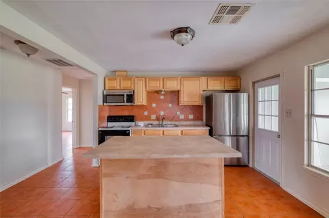 Kitchen - 103 Robin Ln, Luling, TX 78648 photo 1 of 4
