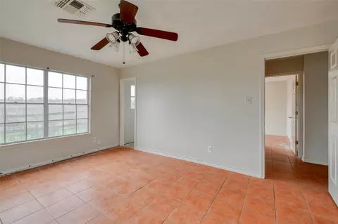 Bedroom - 103 Robin Ln, Luling, TX 78648 photo 1 of 7