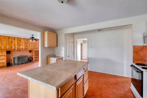 Kitchen - 103 Robin Ln, Luling, TX 78648 photo 3 of 4