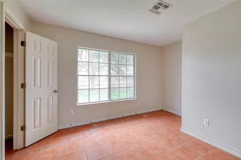 Bedroom - 103 Robin Ln, Luling, TX 78648 photo 3 of 7